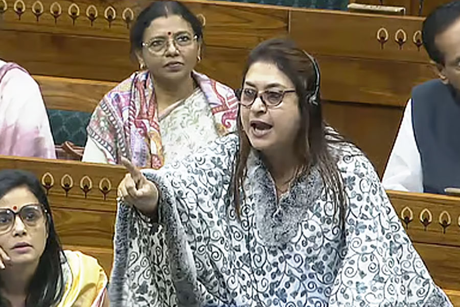 ‘হিন্দি-উর্দু বললে পাকিস্তানে পাঠান’, বাংলাদেশে পুশব্যাক নিয়ে লোকসভায় সরব শতাব্দী