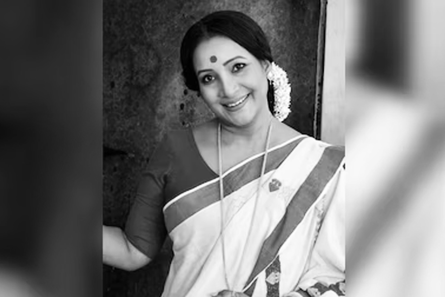 প্রয়াত অভিনেত্রী শ্রাবণী বণিক, ক্যানসারই কাড়ল প্রাণ