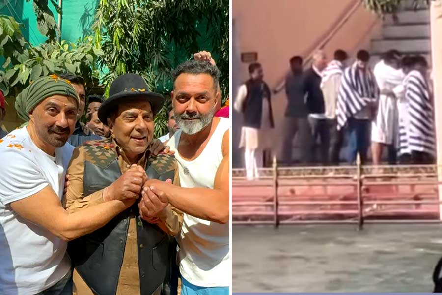 হরিদ্বারে ধর্মেন্দ্রর অস্থি বিসর্জন পরিবারের অন্য সদস্যের, শ্রাদ্ধ সেরে কান্নায় ভেঙে পড়লেন ববি দেওল