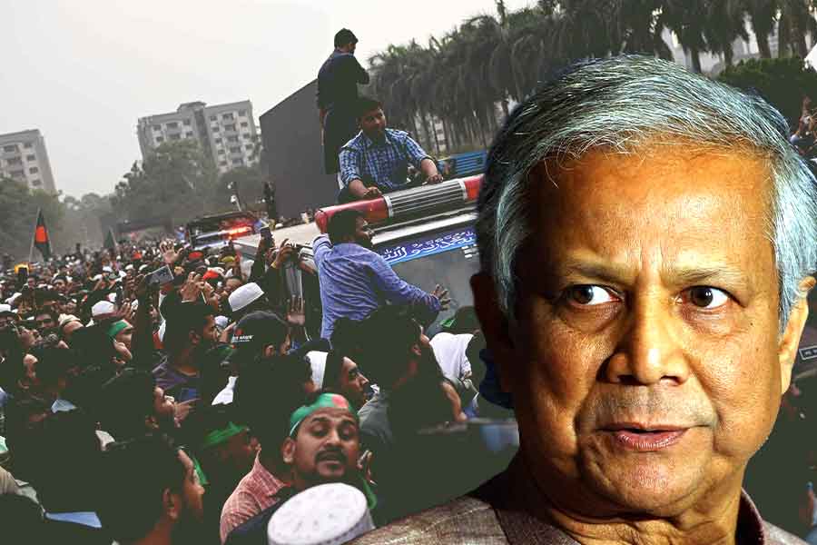 ২৪ ঘণ্টায় হাদির খুনিদের না ধরলে…ইউনুসকে চরম বার্তা ‘ইনকিলাব মঞ্চের’, ফের জ্বলবে বাংলাদেশ?
