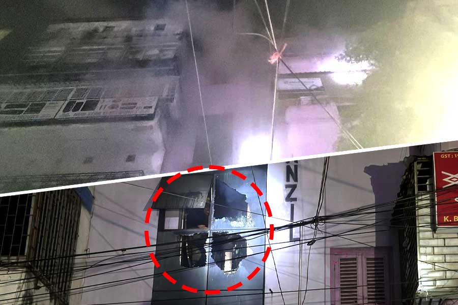 ভরা বাজারে আগুন! জ্বলল চাঁদনির বহুতল, উৎসবের মরশুমে চাঞ্চল্য