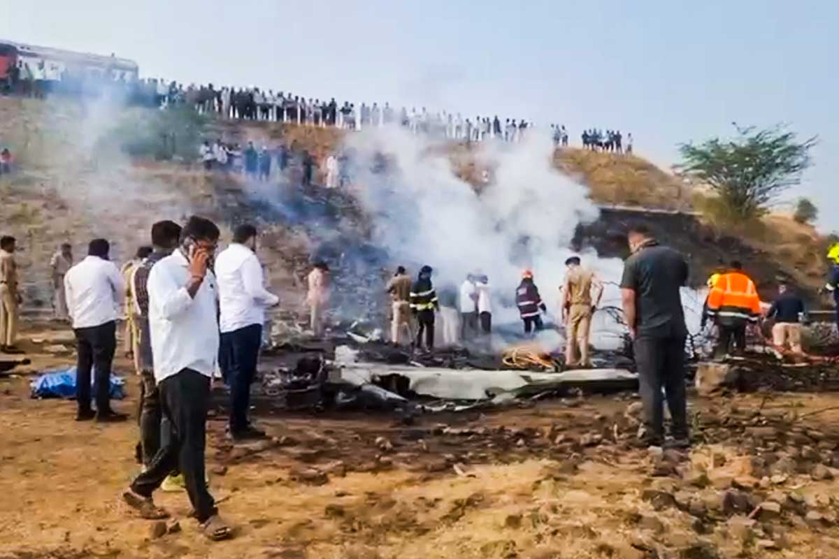 ১০০ ফুট উপর থেকে আছড়ে পড়ে অজিতের বিমান! দুর্ঘটনার হাড়হিম বর্ণনা প্রত্যক্ষদর্শীর