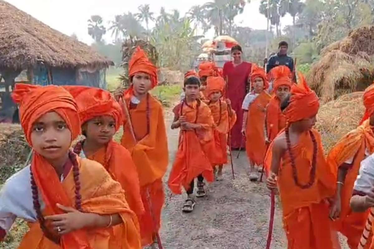 মন্মথপুরে স্বামী প্রণবানন্দজী মহারাজের ১৩১তম আবির্ভাব দিবস, ছাত্রছাত্রীদের বর্ণাঢ্য শোভাযাত্রা