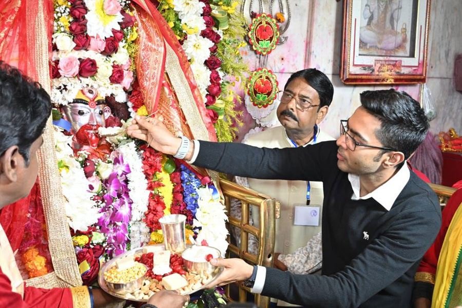 Abhishek Banerjee Meets Sonali Bibi: TMC leader named the newborn