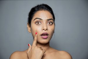 মেকআপ না করেও গালভর্তি ব্রণ? মনখারাপ নয়, বদলে ফেলুন এভাবে ঘুমানোর অভ্যাস