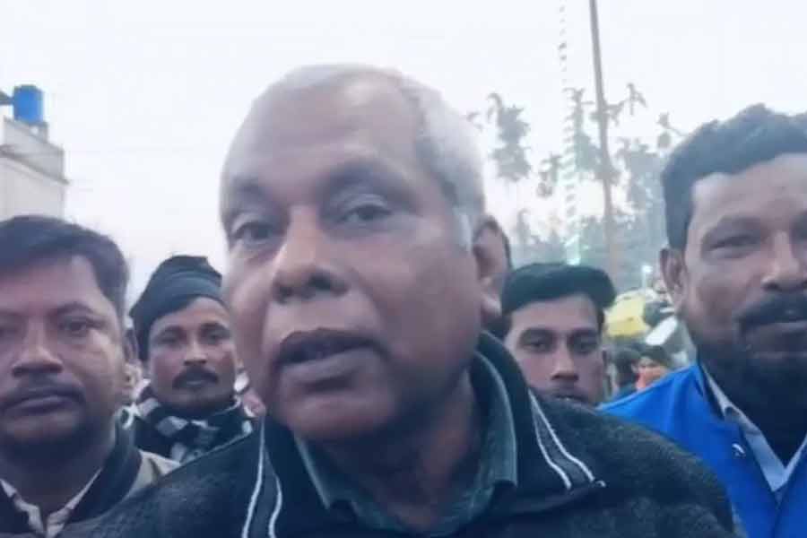 ‘ইডির পশ্চাৎদেশে ডান্ডা মারুন’, হুঁশিয়ারি দিয়ে বিতর্কে তৃণমূল নেতা