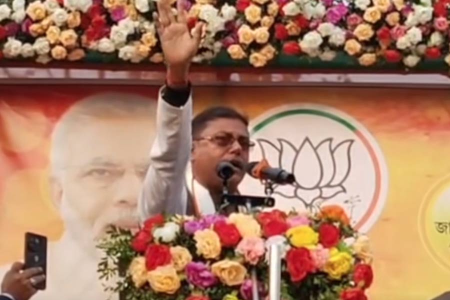 ‘লক্ষ্মীর ভাণ্ডার নেওয়া মহিলাদের ঘরবন্দি রাখুন’, বিজেপি নেতার ‘তালিবানি ফতোয়া’য় বিতর্ক