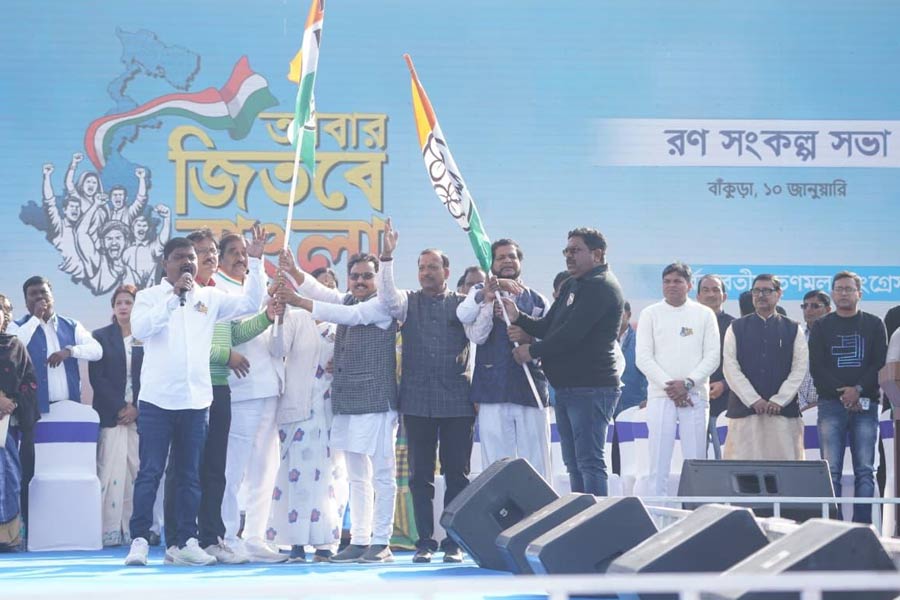 ছাব্বিশের আগে হাওয়া বদল বাঁকুড়ায়! অভিষেকের সভায় দলবদল ২ বিজেপি নেতার