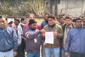 ‘বাদ যাবে বহু ভোটারের নাম’, কমিশনের ভূমিকায় ক্ষোভ উগরে ফরাক্কায় গণইস্তফা ২০০ বিএলওর