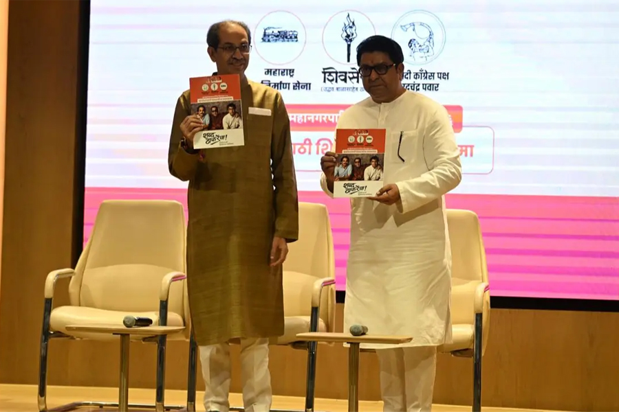 ‘মনে হচ্ছে যেন জেল থেকে বেরলাম’, ২০ বছর পর সেনা ভবনে ফিরে লড়াইয়ের বার্তা রাজ ঠাকরের