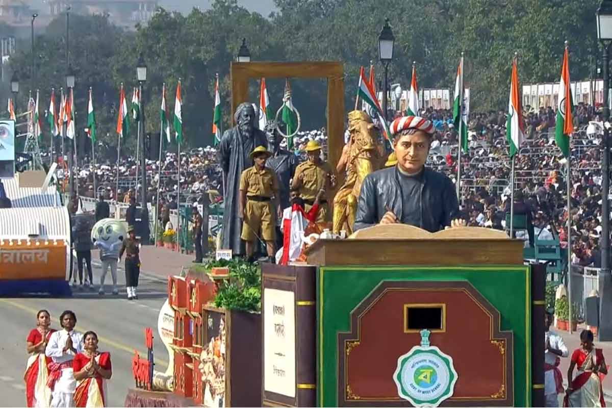 বাংলার ‘বঙ্কিম’ ট্যাবলো, স্বাধীনতার জন্য কত রক্ত দিয়েছে বাঙালি, কর্তব্য পথে কুচকাওয়াজে দেখল দেশ