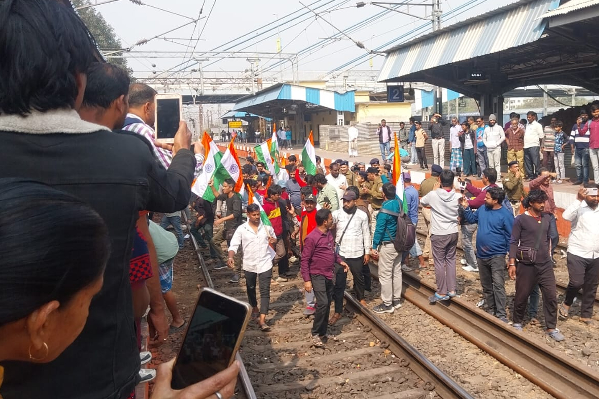SIR in West Bengal: Allegations of harassment in SIR process, locals block and protest at Barddhaman station