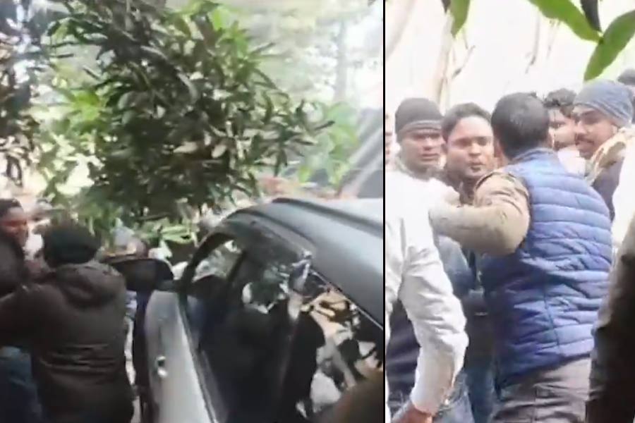 হাকিমুলকে ঘিরে ‘গদ্দার’ স্লোগান, গাড়িতে হামলা! ফের শওকত-আরাবুল দ্বন্দ্বে তপ্ত ভাঙড়