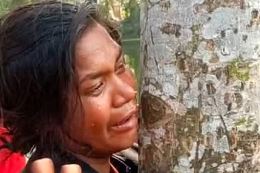 বাসন্তীতে শিশু চুরির অভিযোগ, মহিলাকে হাতেনাতে ধরে গাছে বেঁধে মার স্থানীয়দের, তদন্তে পুলিশ