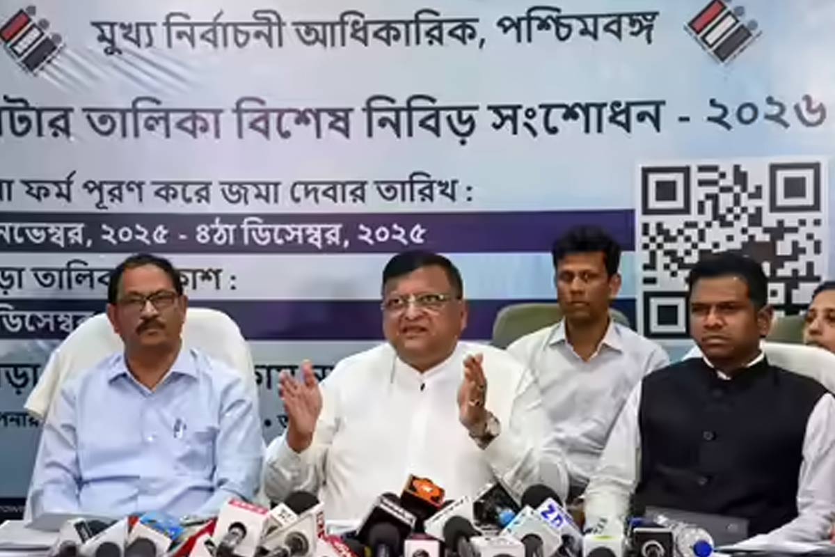 ‘সুপ্রিম’ নির্দেশ মেনে শনিতে তথ্যে অসংগতির তালিকা প্রকাশ করবে কমিশন, সঙ্গে আনম্যাপডও