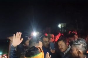 গলায় ধারালো অস্ত্র ধরে নাবালিকাকে যৌন নির্যাতন পাড়ার দাদুর! বিক্ষোভ-অবরোধে উত্তাল মেখলিগঞ্জ