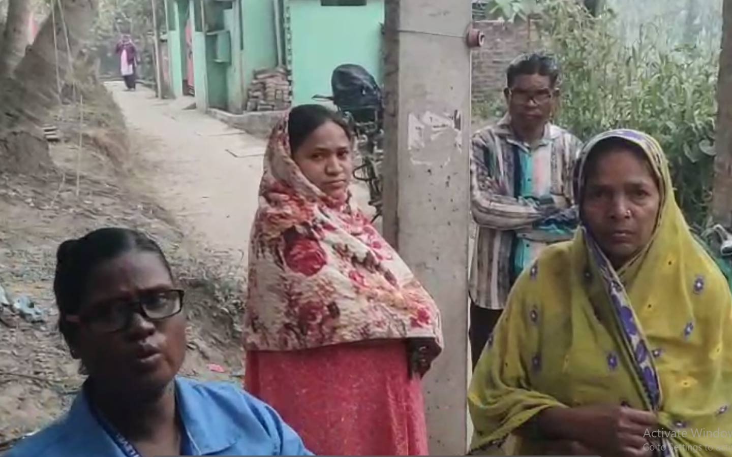 অন্য বুথের ভোটারের ‘বাংলাদেশি’ পরিচয় ফাঁস! বিএলও-কে জুতোপেটার অভিযোগ