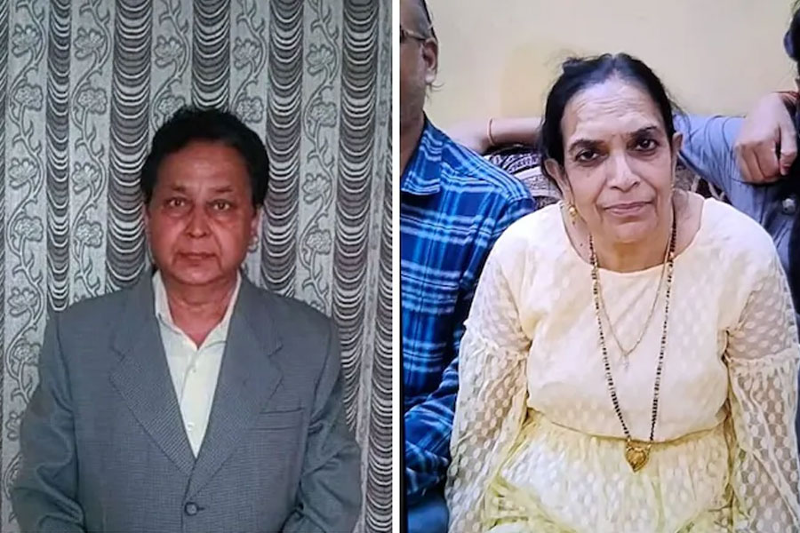 বৃদ্ধের দেহে গভীর ক্ষত, অন্য ঘরে উদ্ধার স্ত্রীর লাশ! অবসরপ্রাপ্ত শিক্ষক দম্পতির মৃত্যু ঘিরে রহস্য দিল্লিতে