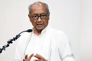 আরএসএসের প্রশংসার পর এবার রাজ্যসভার আসনও ‘ছাড়ছেন’ দিগ্বিজয়, ফের ধাক্কার মুখে কংগ্রেস?