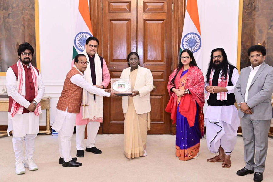 SIR-এ বেছে বেছে নাম বাদ! খোদ শান্তনুর সঙ্গে রাষ্ট্রপতির কাছে দরবার আতঙ্কিত মতুয়াদের