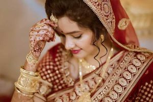 ইচ্ছেমতো সাজছেন সোনার গয়নায়! বিপদ না চাইলে জেনে নিন লক্ষ্মী ধাতু পরার সঠিক নিয়ম