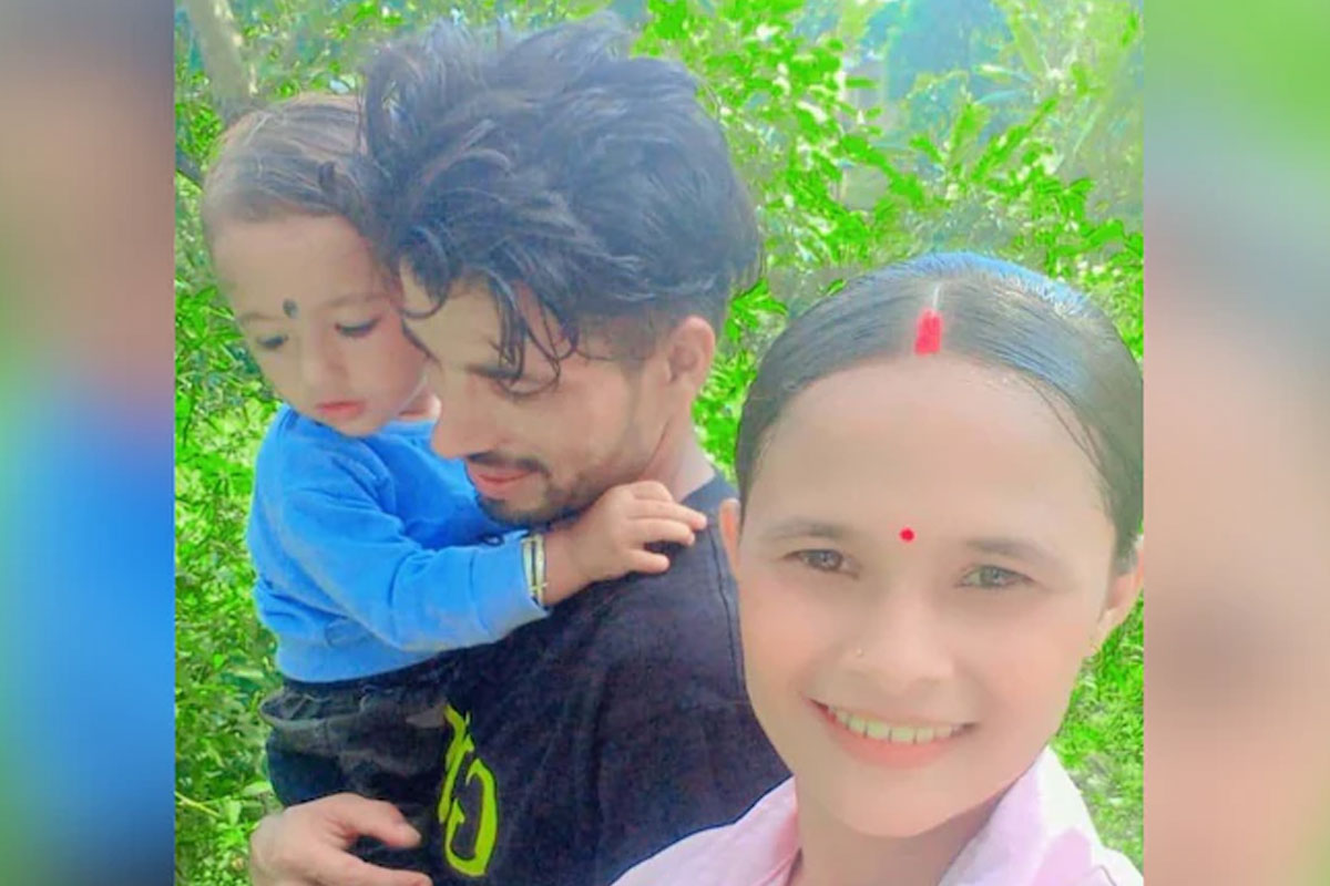হাজার অনুরোধেও স্মার্টফোন কিনে দেয়নি স্বামী, গুজরাটে অভিমানে ‘আত্মঘাতী’ তরুণী