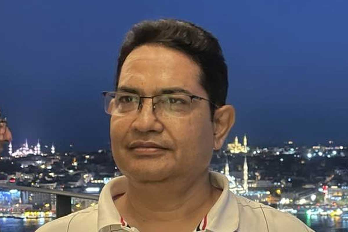 ‘তুঝে সালাম’, এসআইআর নোটিস পেয়েই কমিশনকে ‘কুর্নিশ’  হুমায়ুন কবীরের