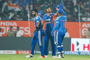 অর্শদীপের ২ উইকেট, তবুও ২০০ পেরল নিউজিল্যান্ড, ঈশানহীন ভারতের সামনে চ্যালেঞ্জ?