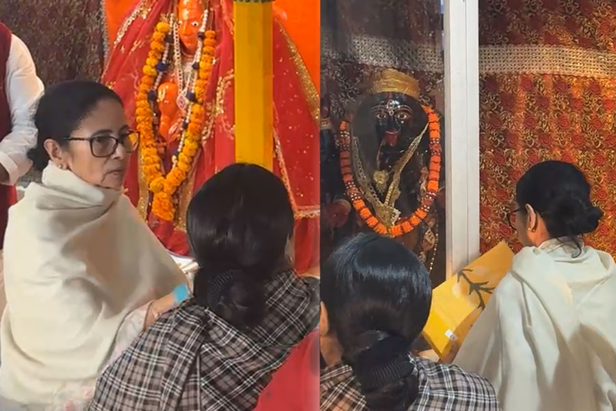 গঙ্গাসাগর মেলার আগেই কপিলমুনির আশ্রমে মুখ্যমন্ত্রী, আরতির পর নিবেদন করলেন শাড়ি
