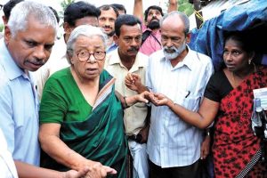 অন্ধকারে প্রান্তিকের আলো! ‘অধিকার বুঝে নেওয়া’র দাবিতে শতবর্ষেও প্রাসঙ্গিক মহাশ্বেতা