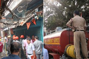 আনন্দপুরে হাহাকারের মাঝেই মল্লিকবাজারে অগ্নিকাণ্ড, আতঙ্কে রাস্তায় বেরিয়ে এলেন বাসিন্দারা