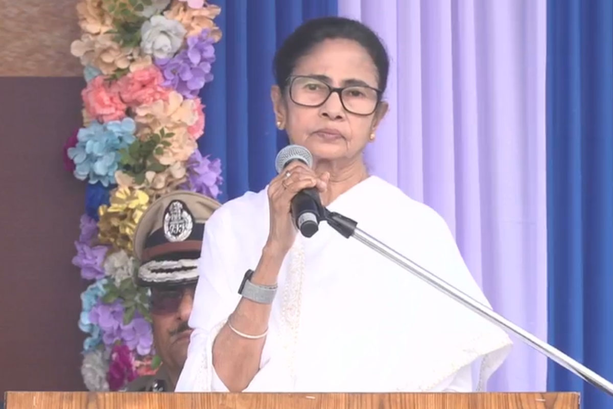 ‘কে কার সঙ্গে প্রেম করবে ওরা ঠিক করে দেবে?’, বিজেপিকে তোপ মমতার