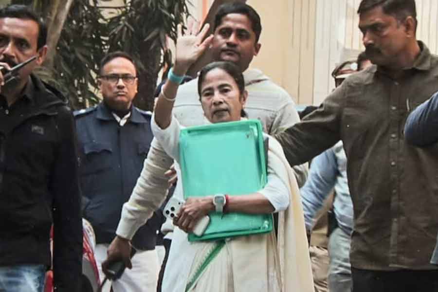 আইপ্যাকের অফিসে ইডি: ‘এটা ভেনেজুয়েলা নয়’, মমতার পাশে একাধিক রাজনৈতিক দল