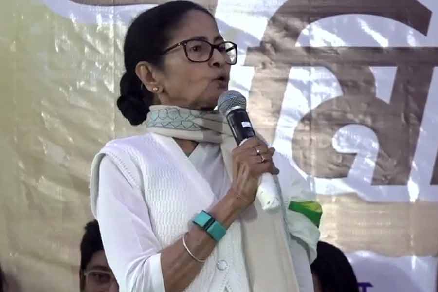 ‘বাংলাতে ঘেঁচু হবে, কীভাবে ললিপপ ধরাতে হয় জানি’, বিজেপিকে নিশানা মমতার