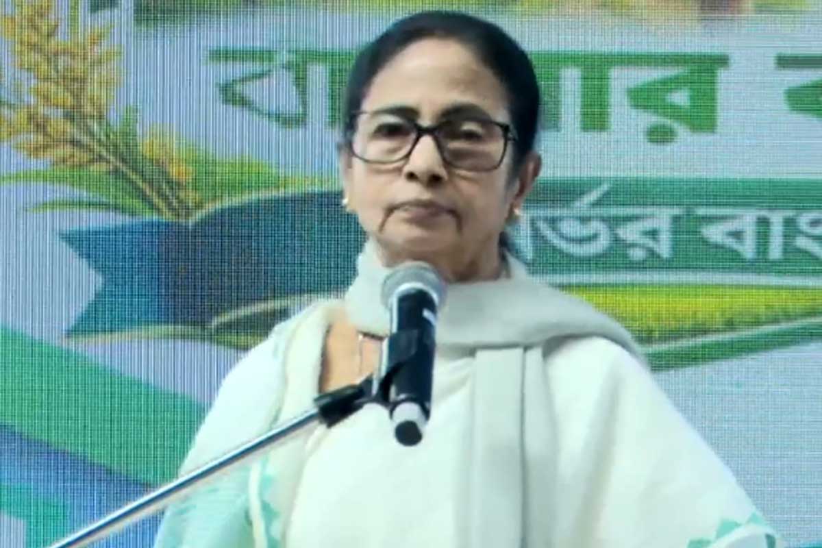 ‘আত্মহত্যা করবেন না, এটা বাংলা, কাউকে ডিটেনশন ক্যাম্পে যেতে দেব না’, এসআইআর আতঙ্কে আশ্বাস মমতার