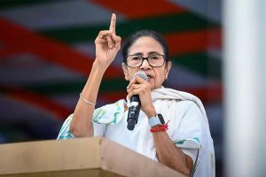 পাকা ফসল পুড়িয়ে বামেদের শিল্প ফতোয়া! সেই সিঙ্গুরে শিল্পায়নের নকশা এঁকে মমতা বললেন, ‘কৃষিজমিতে নয়’