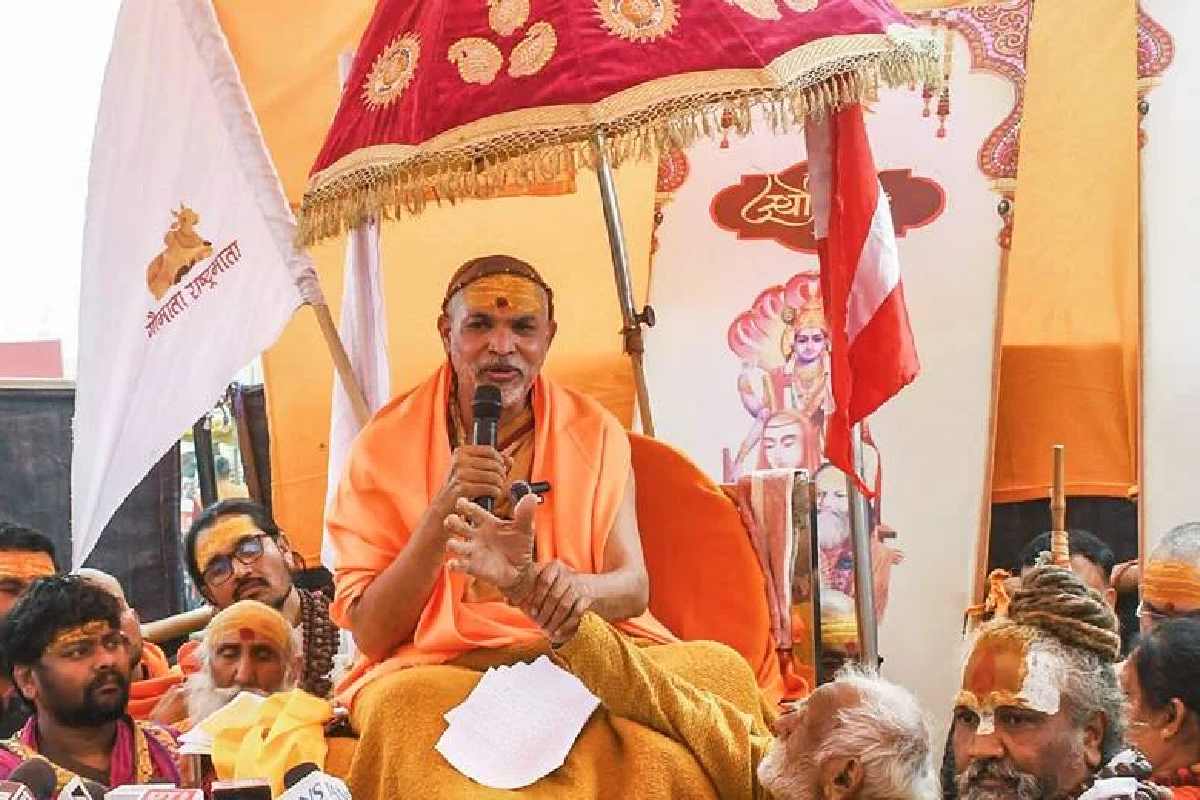 প্রশ্নের মুখে জ্যোতির্পীঠের শঙ্করাচার্য, মামলা সুপ্রিম কোর্টেও! কারা এই উপাধি পান? নিয়োগ কীভাবে হয়?