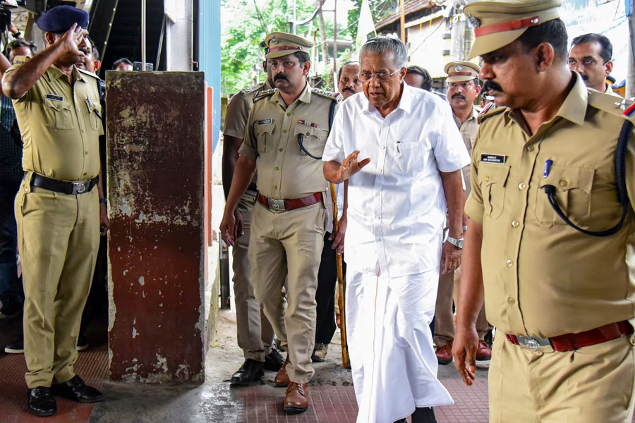 ক্ষমতা হারাতেই বিজয়নের সাদা পোশাকে দুর্নীতির দাগ! এফআইআর চেয়ে পুলিশকে চিঠি ইডির