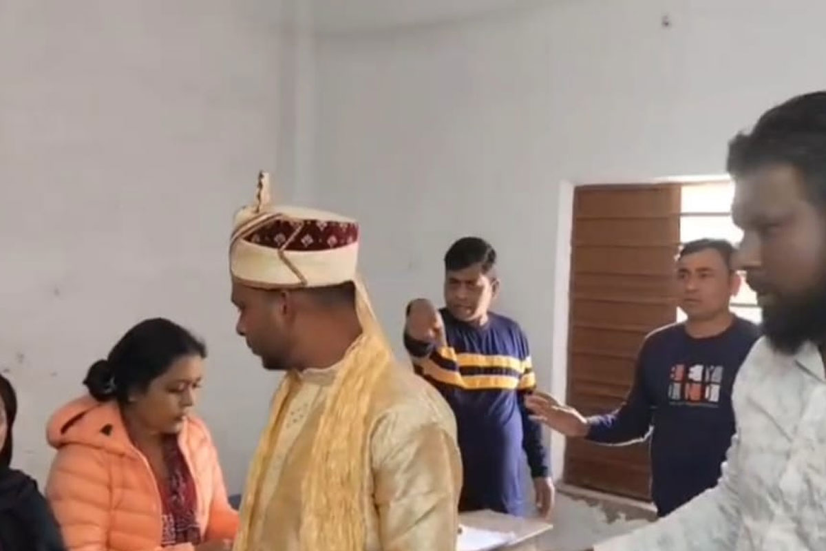 SIR hearing center looks like a wedding hall,38 wedding guests including groom in line