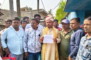 SIR শুনানি কেন্দ্র যেন বিয়ের আসর! লাইনে বর-সহ ৩৮ জন বরযাত্রী