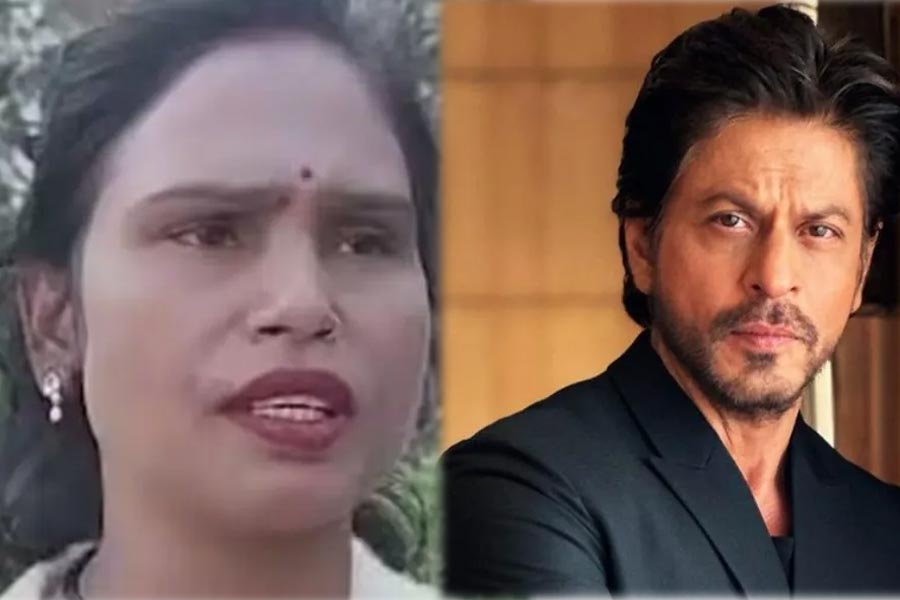 শাহরুখের জিভ কেটে আনলে ১ লক্ষ টাকা পুরস্কার! হিন্দু মহাসভার নেত্রীর ঘোষণায় বিতর্কের ঝড়