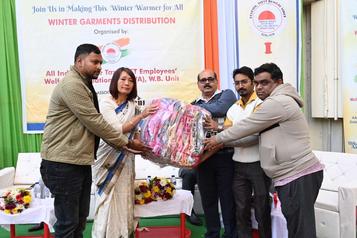 শহর থেকে সুন্দরবন, আর্তের সেবায় নজির গড়ল আয়কর দপ্তরের এসসি/এসটি সংগঠন
