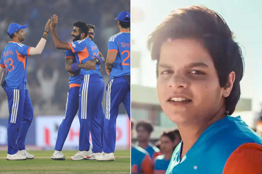 উলটপুরাণ! বিশ্বকাপে সূর্যদের তাতাতে নয়া স্লোগান শেফালিদের, ‘ছোড়িসে কম হ্যায় কে?’