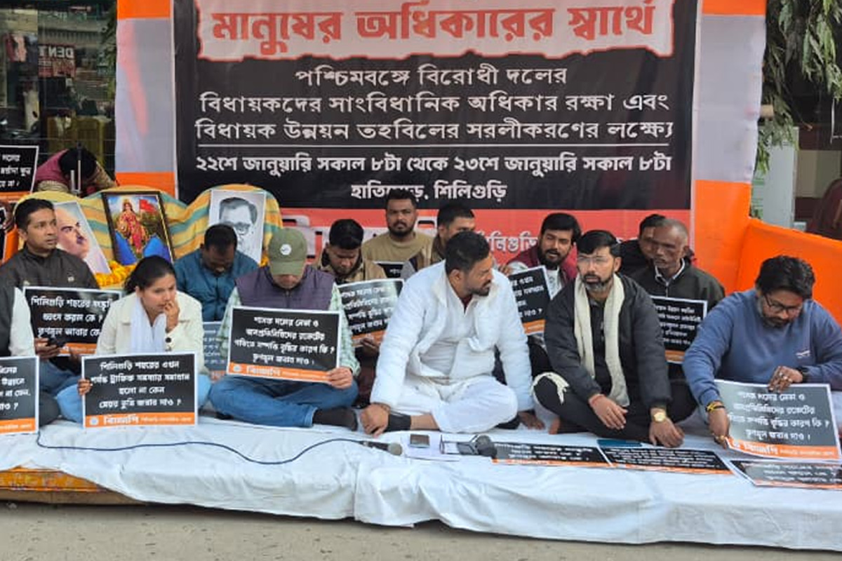 শিলিগুড়ির উন্নয়নে বাধার অভিযোগে অনশনে বিজেপির শংকর, বাজার গরমের চেষ্টা বলছে তৃণমূল
