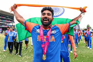 ‘ট্রফি যেন দেশেই থাকে’, টি-টোয়েন্টি বিশ্বকাপ থেকে বাদ পড়েও আক্ষেপ নেই সিরাজের