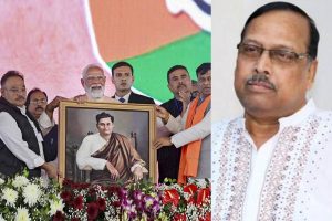 মোদিকে সুখেন্দুশেখর রায়ের বাবার ছবি উপহার বঙ্গ বিজেপির! কী বললেন সাংসদ?