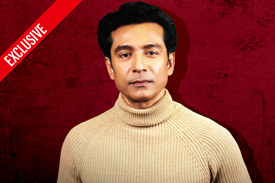 সমালোচনা, দেবকে নিয়ে বিতর্ক, ইন্ডাস্ট্রির দোলাচল নিয়ে বিস্ফোরক টোটা