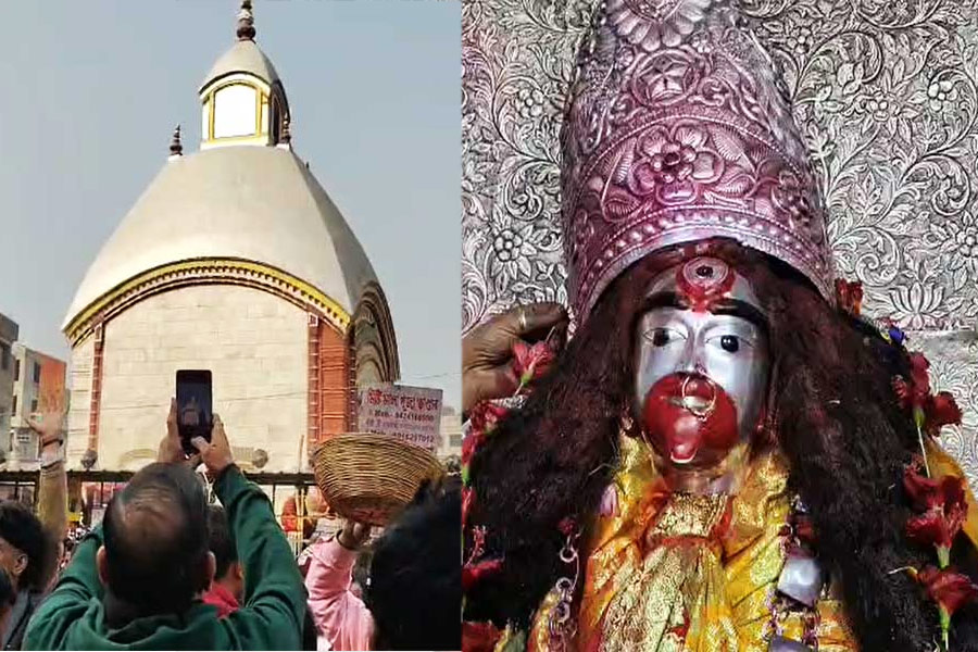 বছরের প্রথমদিনে তারাপীঠে ভক্তের ঢল, বিশেষ ভোগ নিবেদনে হল মায়ের পুজো