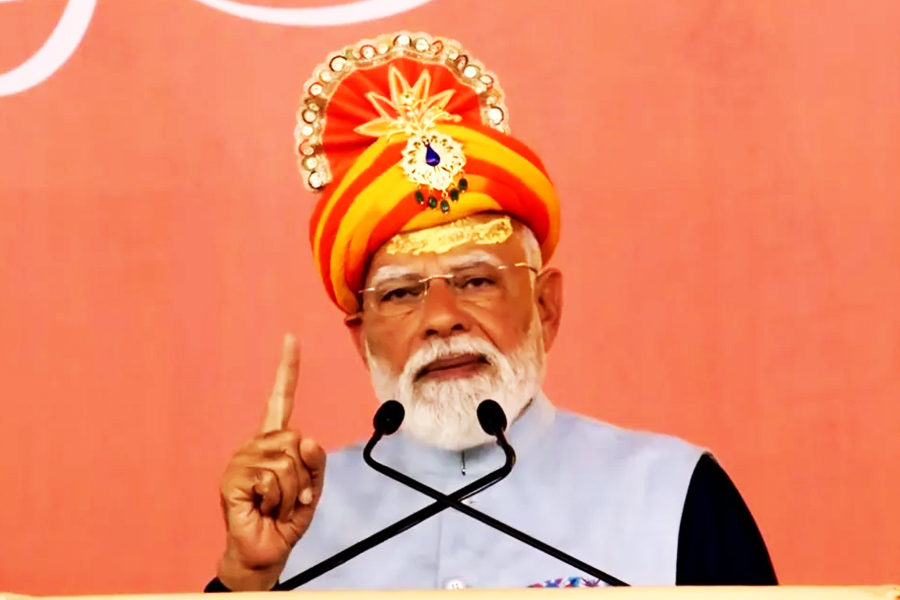 ‘দাসত্বের মানসিকতা, ইতিহাস মোছার চেষ্টা’, সোমনাথ মন্দিরে দাঁড়িয়ে কংগ্রেসকে তোপ মোদির