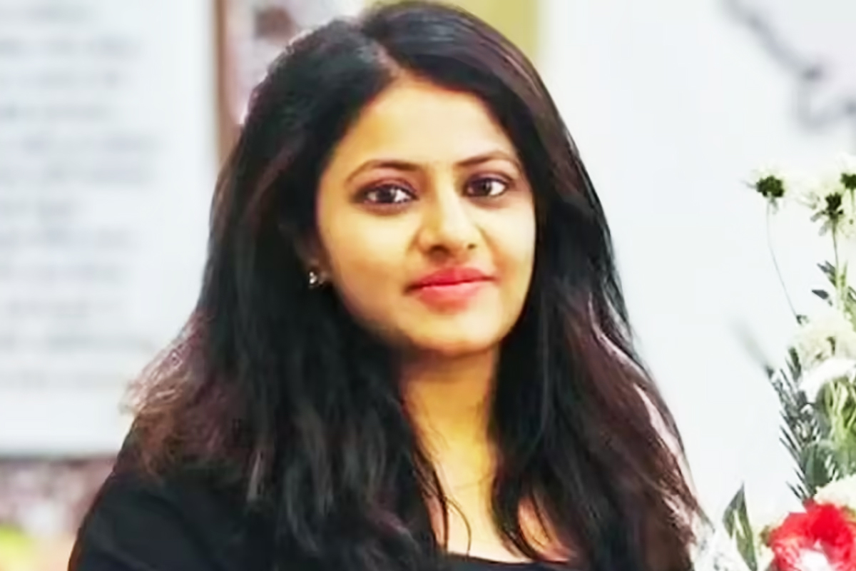 বাড়ির সকলকে অজ্ঞান করে সর্বস্ব লুট! পরিচারিকার বিরুদ্ধে বিস্ফোরক বহিষ্কৃত IAS পূজা
